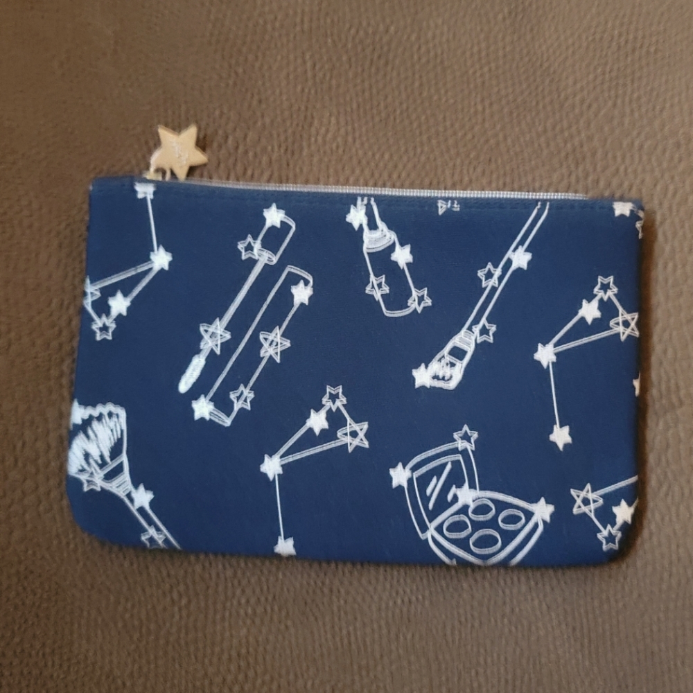 GUC. Ipsy blue and white makeup bag